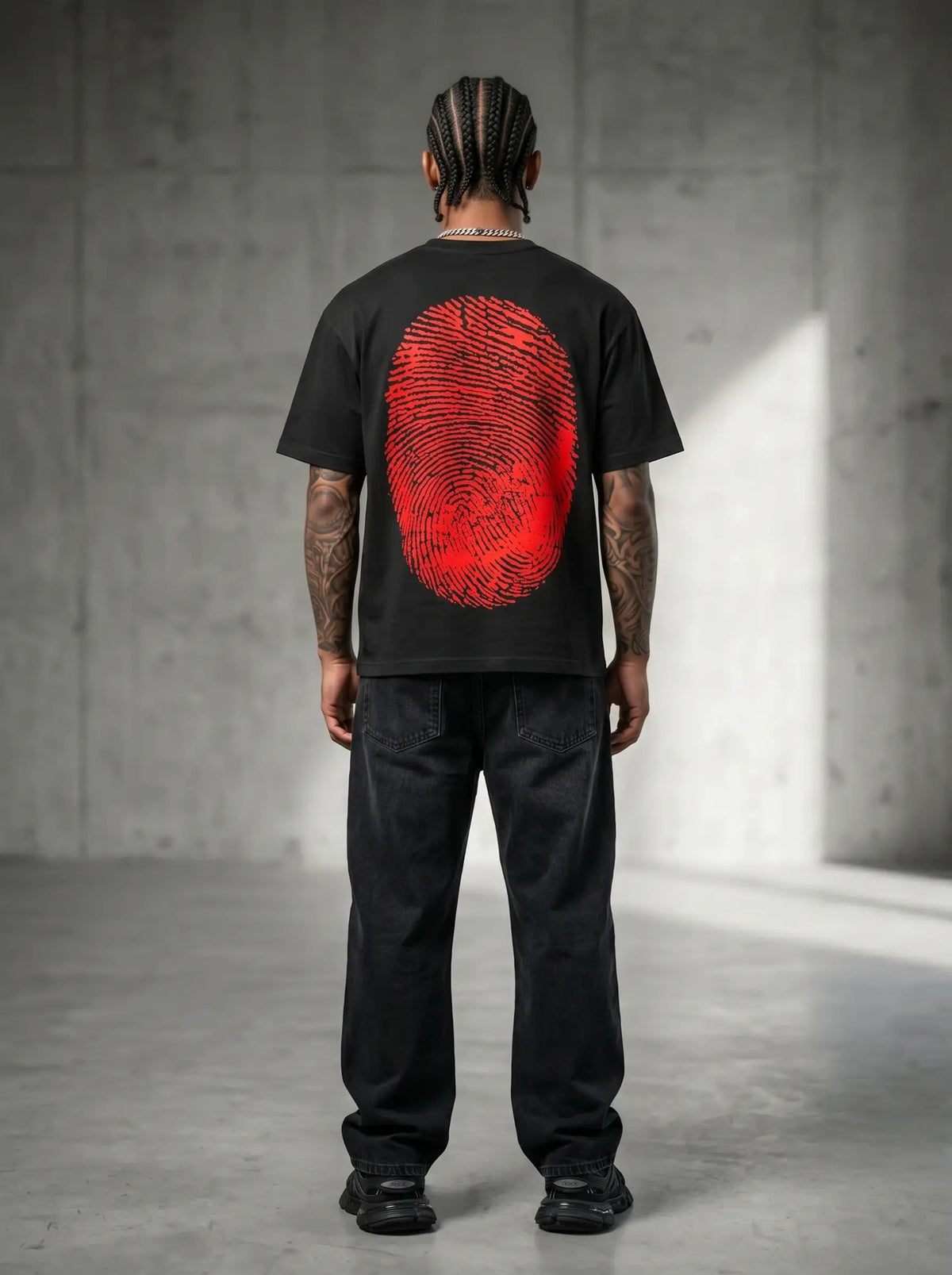 Diverse Thumbprint Tee (Black/Red)